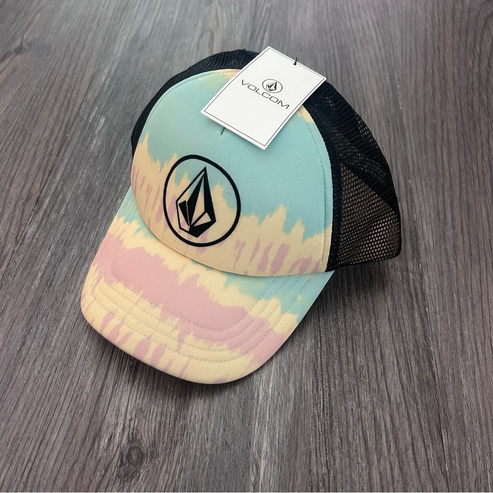 Volcom Trucker Hat NWT